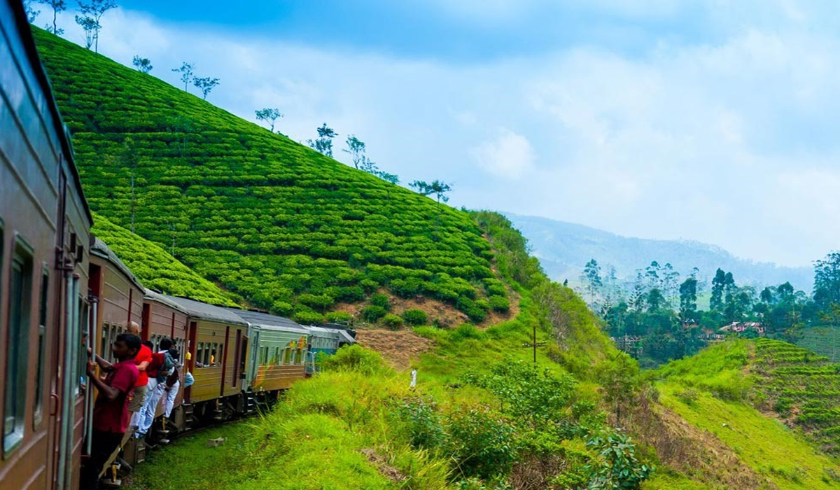 Experience the Train Journey in Sri Lanka